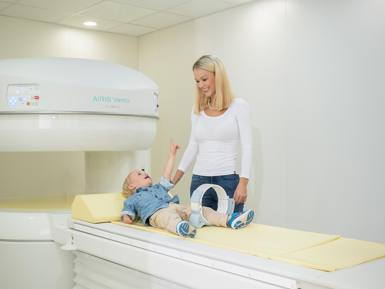 AIRIS Vento by Hitachi with young patient and mother